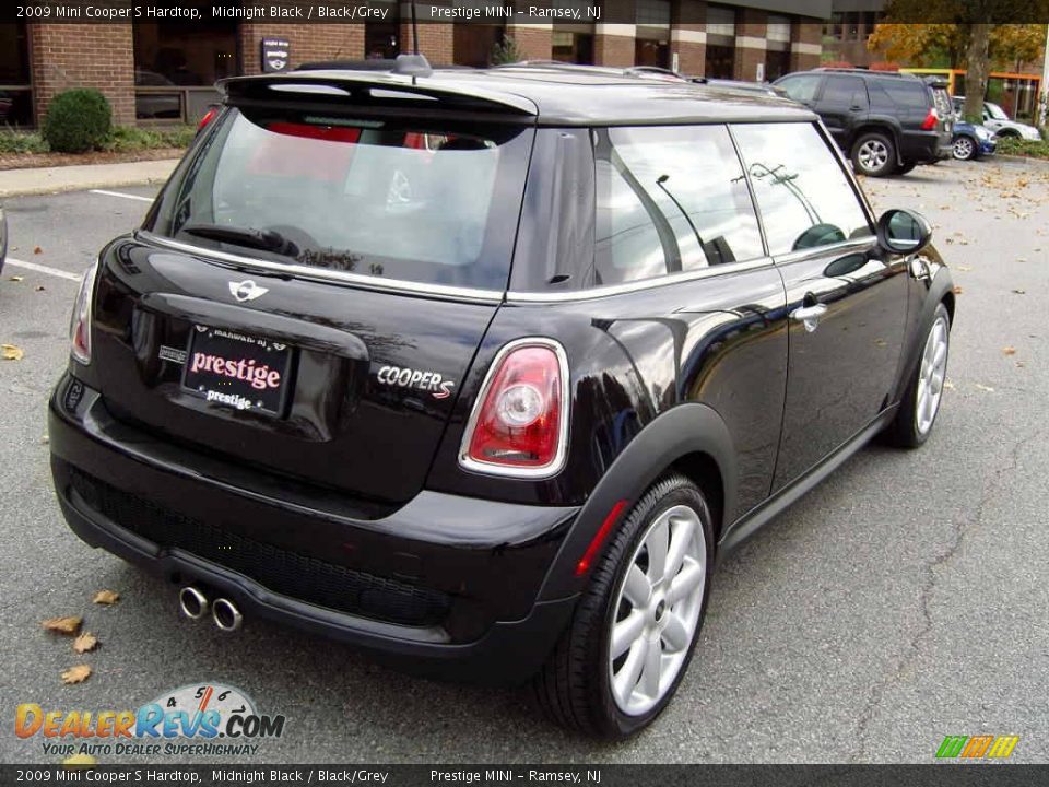 2009 Mini Cooper S Hardtop Midnight Black / Black/Grey Photo #20