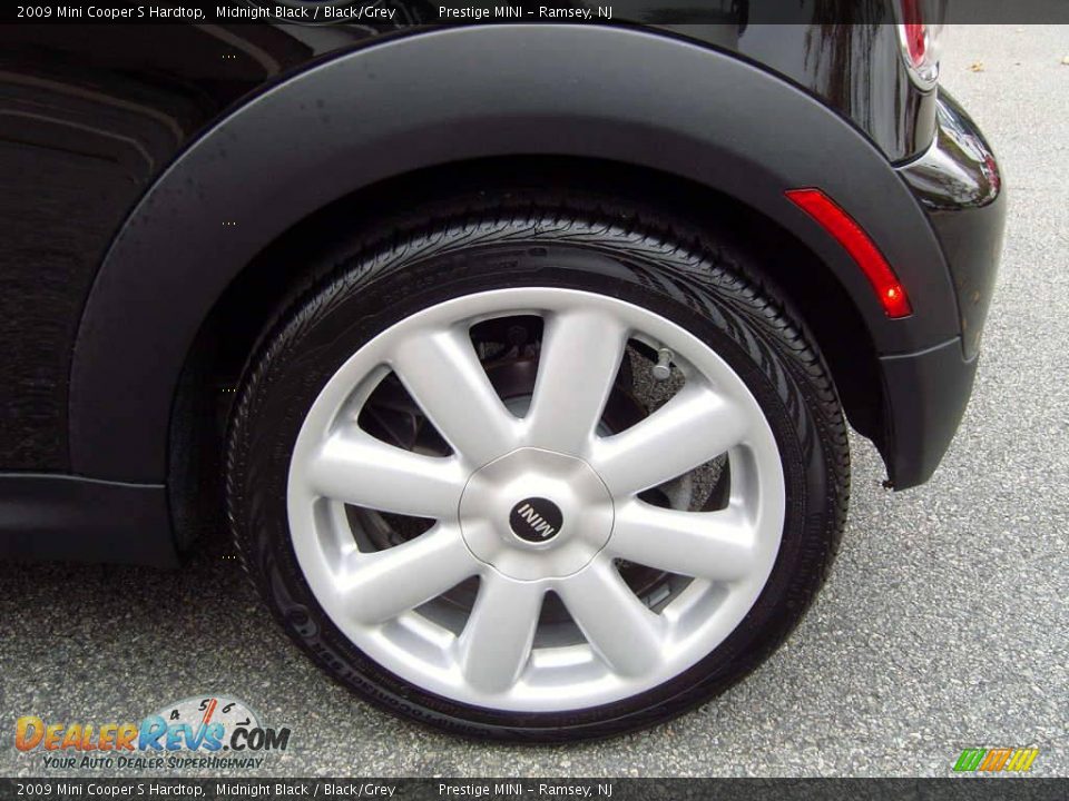 2009 Mini Cooper S Hardtop Midnight Black / Black/Grey Photo #21