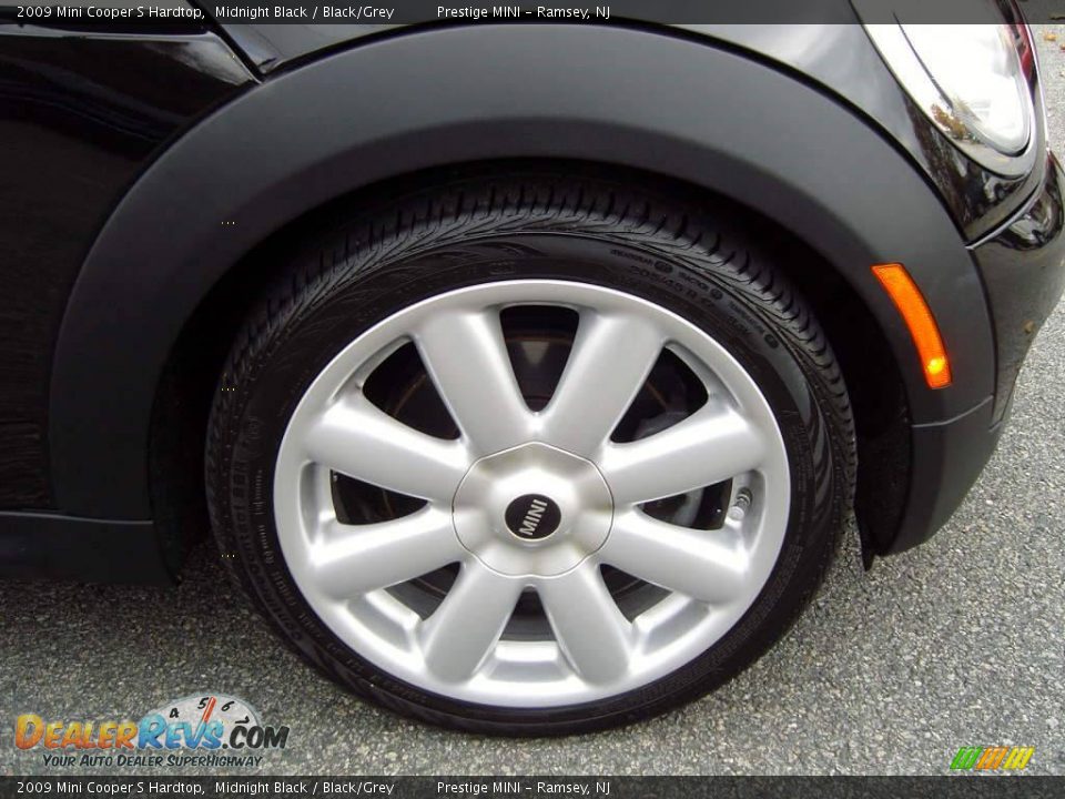 2009 Mini Cooper S Hardtop Midnight Black / Black/Grey Photo #22