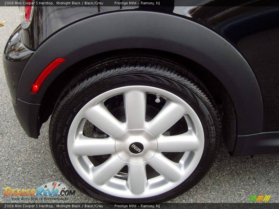 2009 Mini Cooper S Hardtop Midnight Black / Black/Grey Photo #23