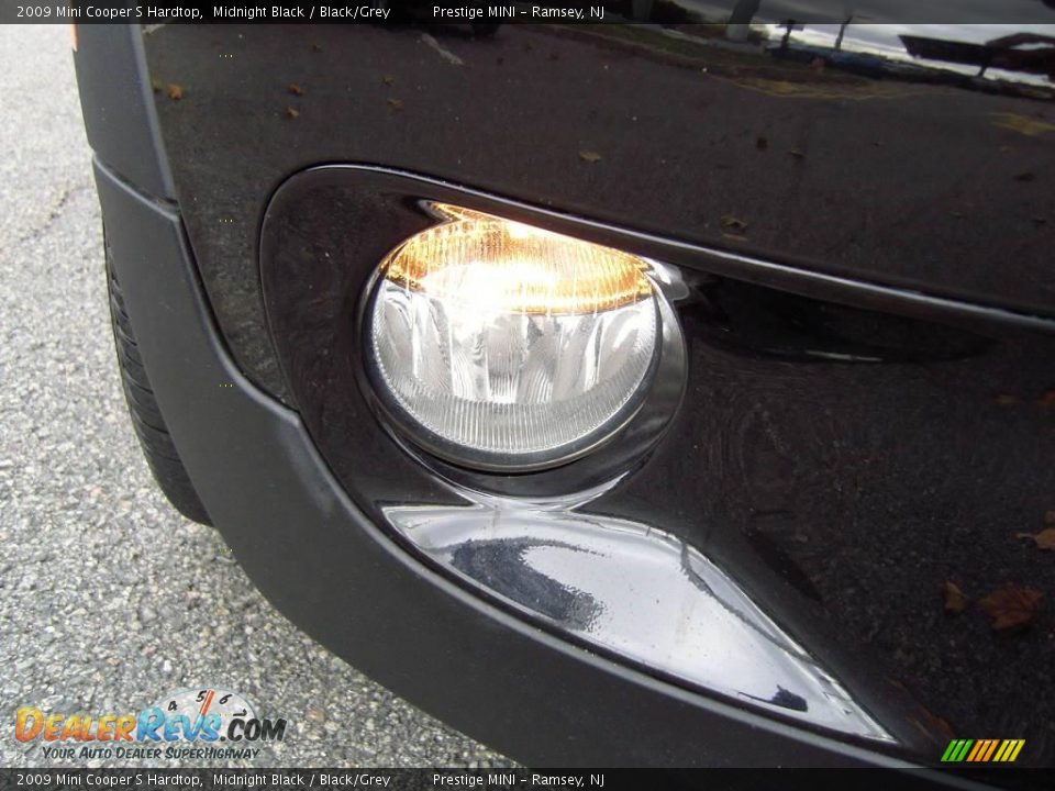 2009 Mini Cooper S Hardtop Midnight Black / Black/Grey Photo #29