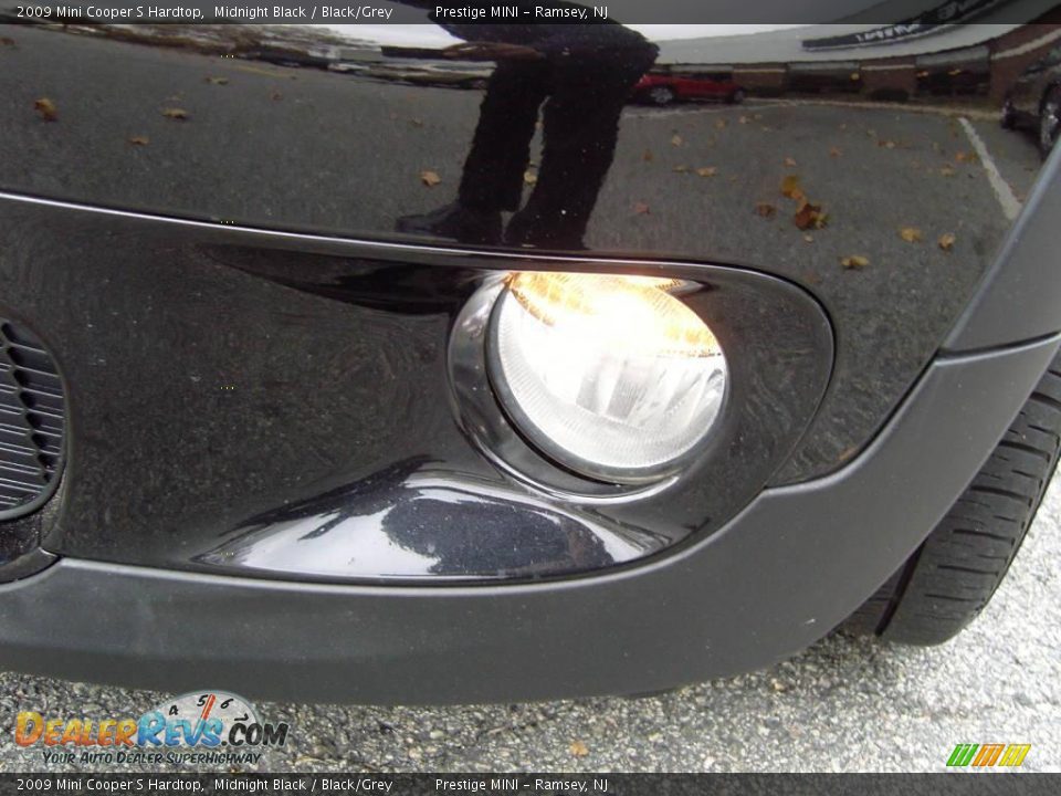 2009 Mini Cooper S Hardtop Midnight Black / Black/Grey Photo #30
