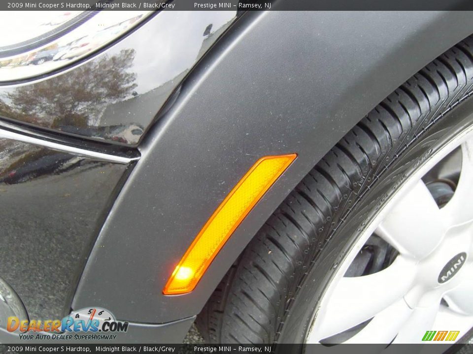 2009 Mini Cooper S Hardtop Midnight Black / Black/Grey Photo #31