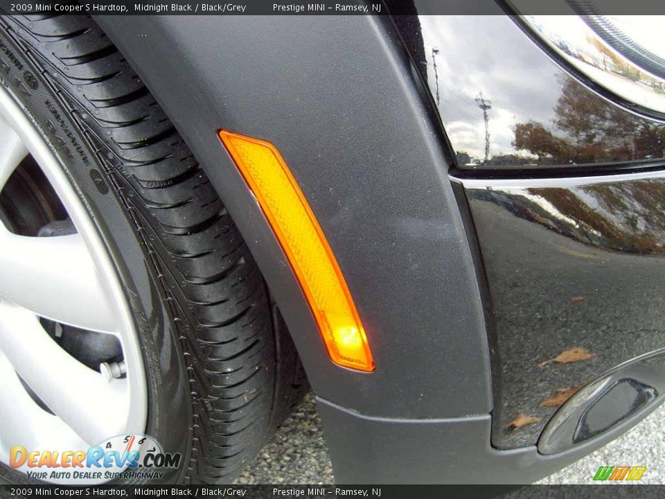 2009 Mini Cooper S Hardtop Midnight Black / Black/Grey Photo #32
