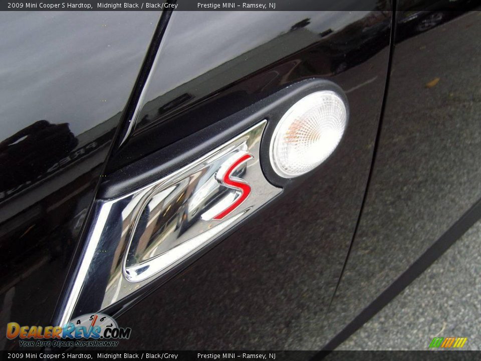 2009 Mini Cooper S Hardtop Midnight Black / Black/Grey Photo #34