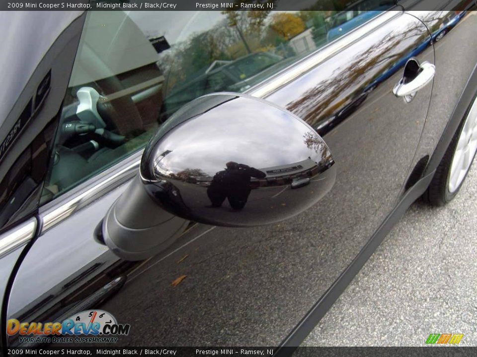 2009 Mini Cooper S Hardtop Midnight Black / Black/Grey Photo #35