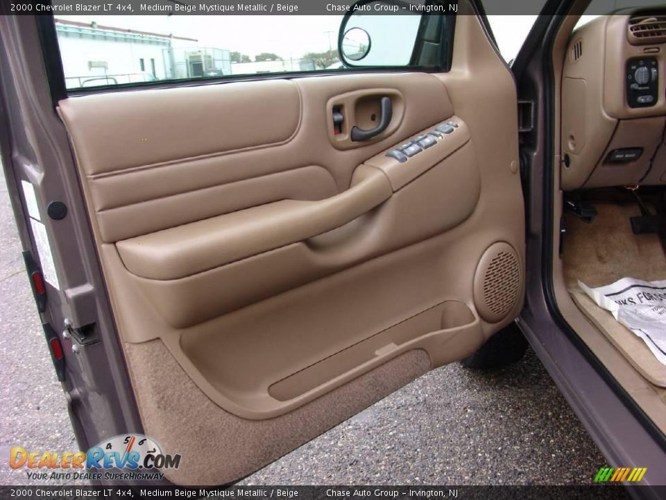 2000 Chevrolet Blazer LT 4x4 Medium Beige Mystique Metallic / Beige Photo #9