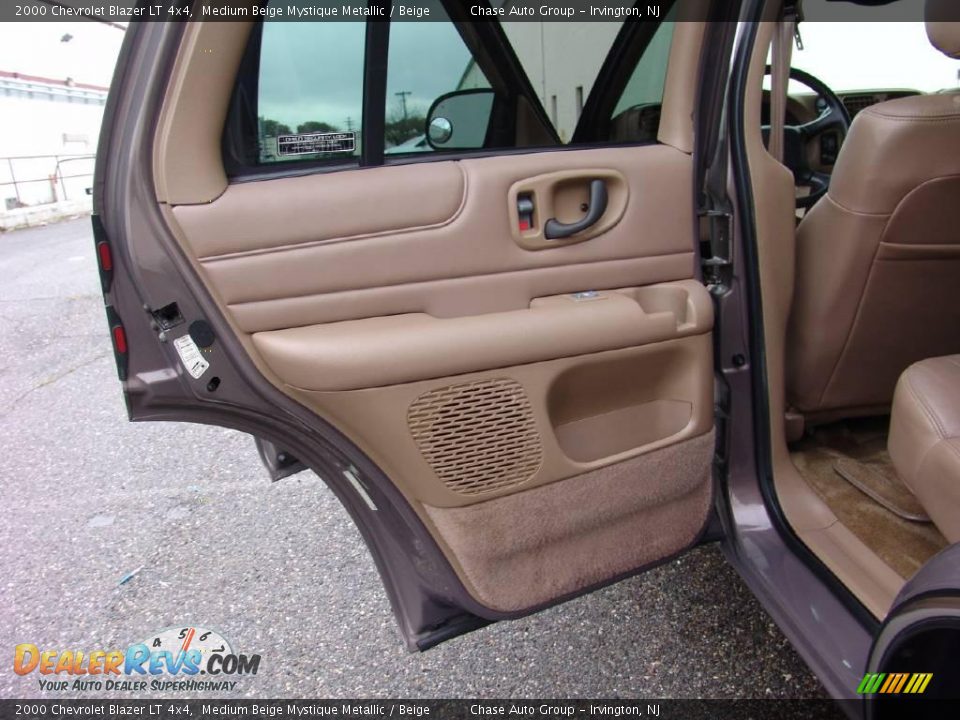 2000 Chevrolet Blazer LT 4x4 Medium Beige Mystique Metallic / Beige Photo #10