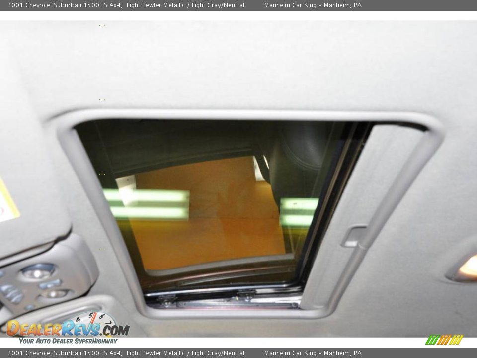 2001 Chevrolet Suburban 1500 LS 4x4 Light Pewter Metallic / Light Gray/Neutral Photo #18