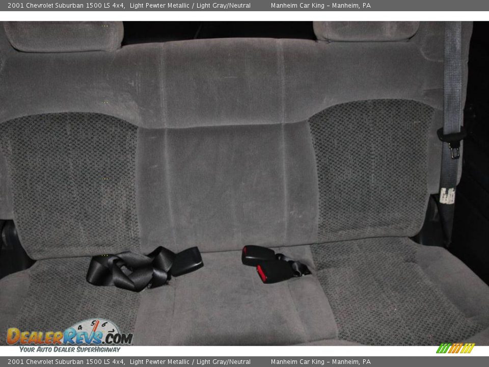2001 Chevrolet Suburban 1500 LS 4x4 Light Pewter Metallic / Light Gray/Neutral Photo #23