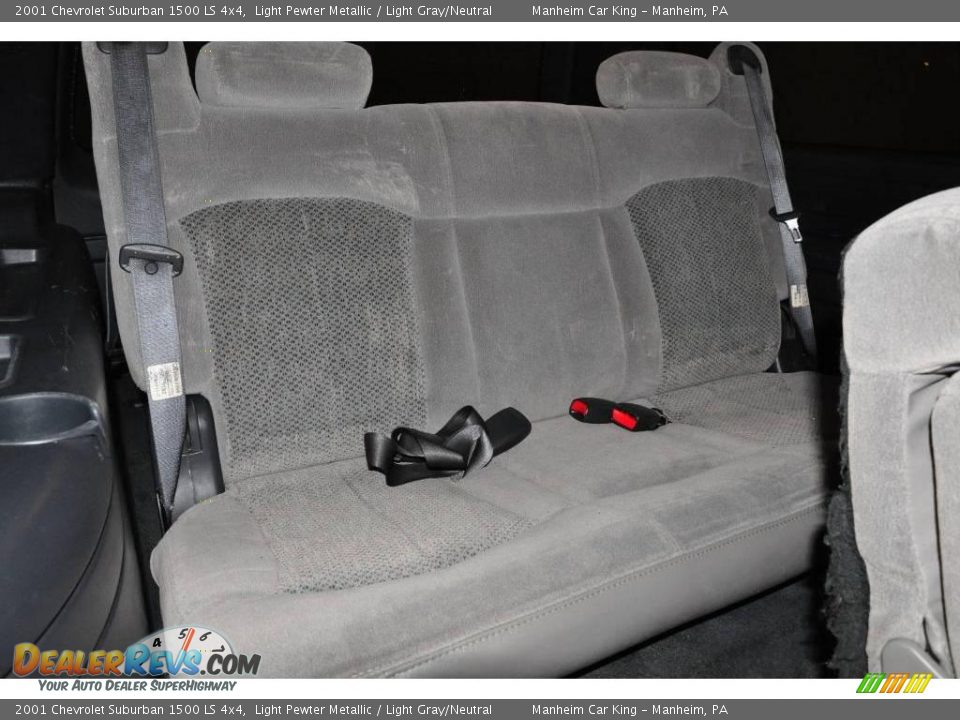 2001 Chevrolet Suburban 1500 LS 4x4 Light Pewter Metallic / Light Gray/Neutral Photo #26