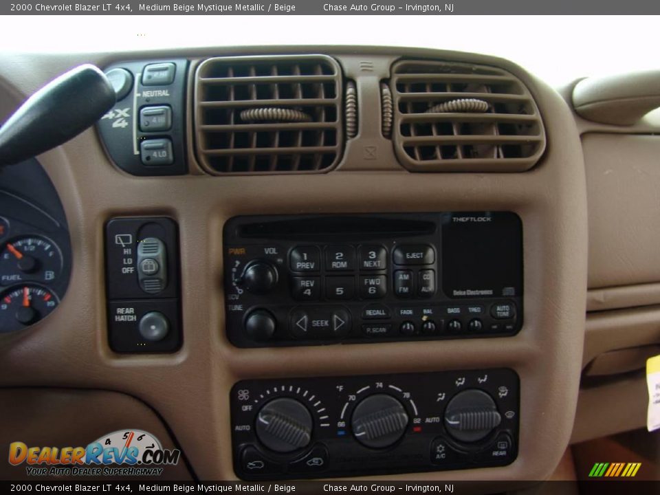 2000 Chevrolet Blazer LT 4x4 Medium Beige Mystique Metallic / Beige Photo #21