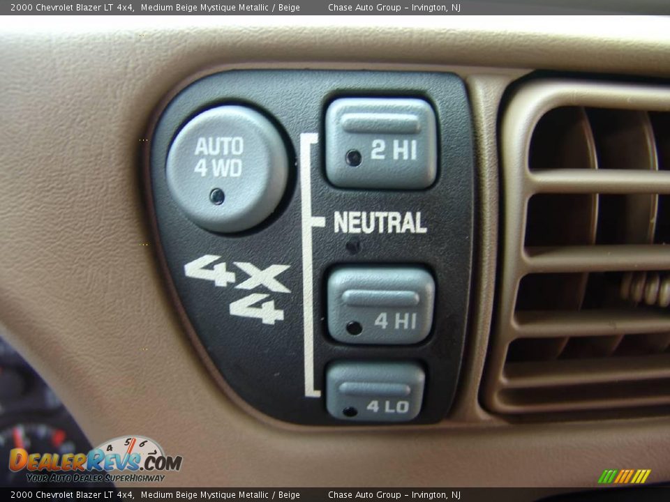 2000 Chevrolet Blazer LT 4x4 Medium Beige Mystique Metallic / Beige Photo #22