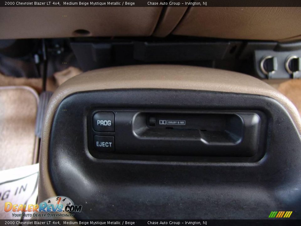 2000 Chevrolet Blazer LT 4x4 Medium Beige Mystique Metallic / Beige Photo #24