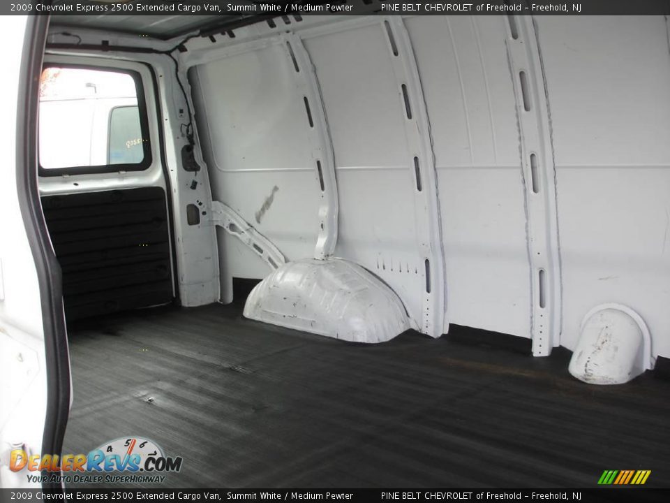 2009 Chevrolet Express 2500 Extended Cargo Van Summit White / Medium Pewter Photo #7