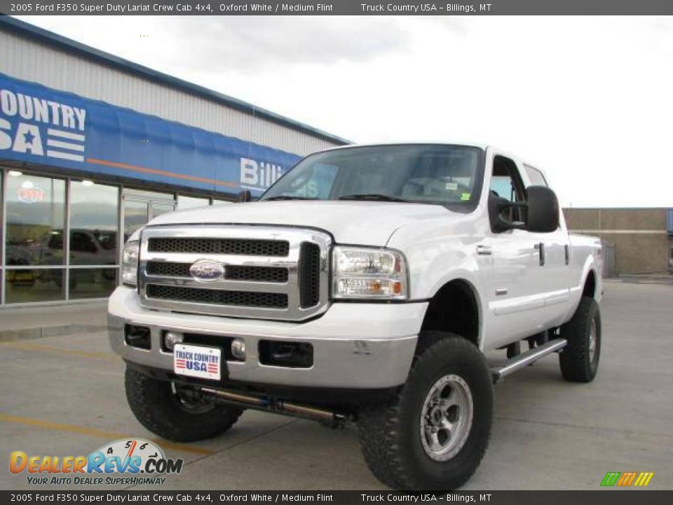 2005 Ford F350 Super Duty Lariat Crew Cab 4x4 Oxford White / Medium Flint Photo #2