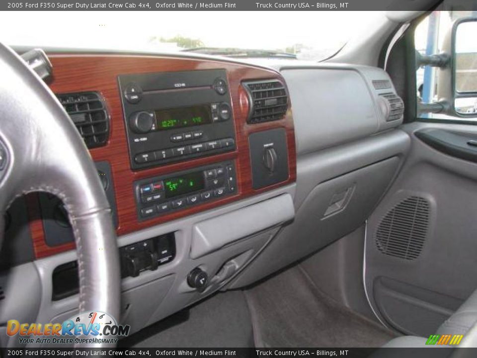 2005 Ford F350 Super Duty Lariat Crew Cab 4x4 Oxford White / Medium Flint Photo #13