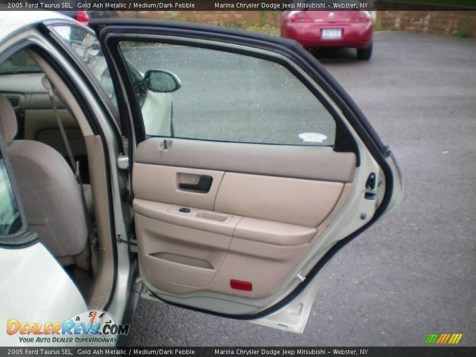 2005 Ford Taurus SEL Gold Ash Metallic / Medium/Dark Pebble Photo #19