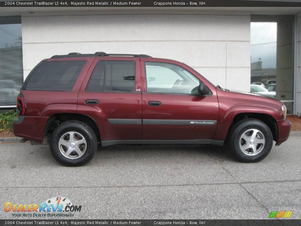 2004 Chevrolet TrailBlazer LS 4x4 Majestic Red Metallic / Medium Pewter Photo #2