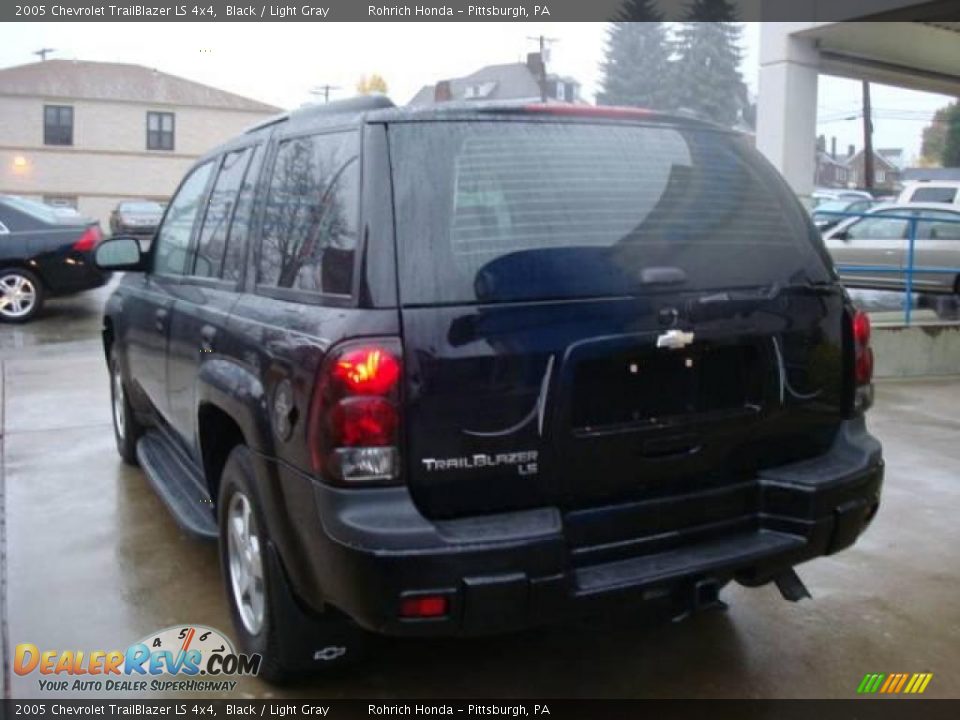 2005 Chevrolet TrailBlazer LS 4x4 Black / Light Gray Photo #2