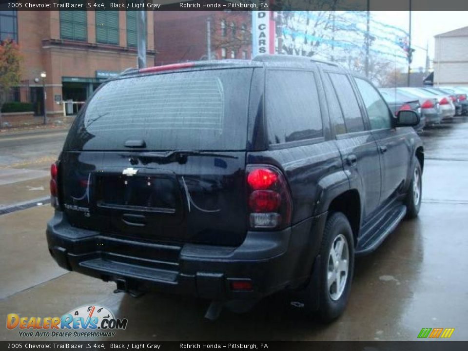 2005 Chevrolet TrailBlazer LS 4x4 Black / Light Gray Photo #4