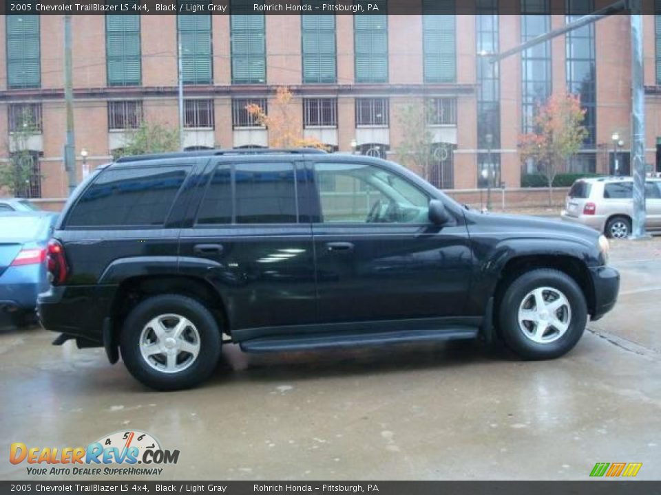 2005 Chevrolet TrailBlazer LS 4x4 Black / Light Gray Photo #5