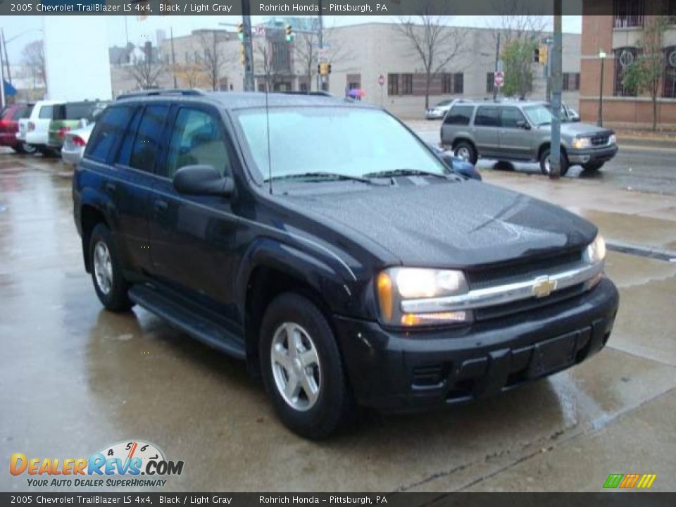 2005 Chevrolet TrailBlazer LS 4x4 Black / Light Gray Photo #6
