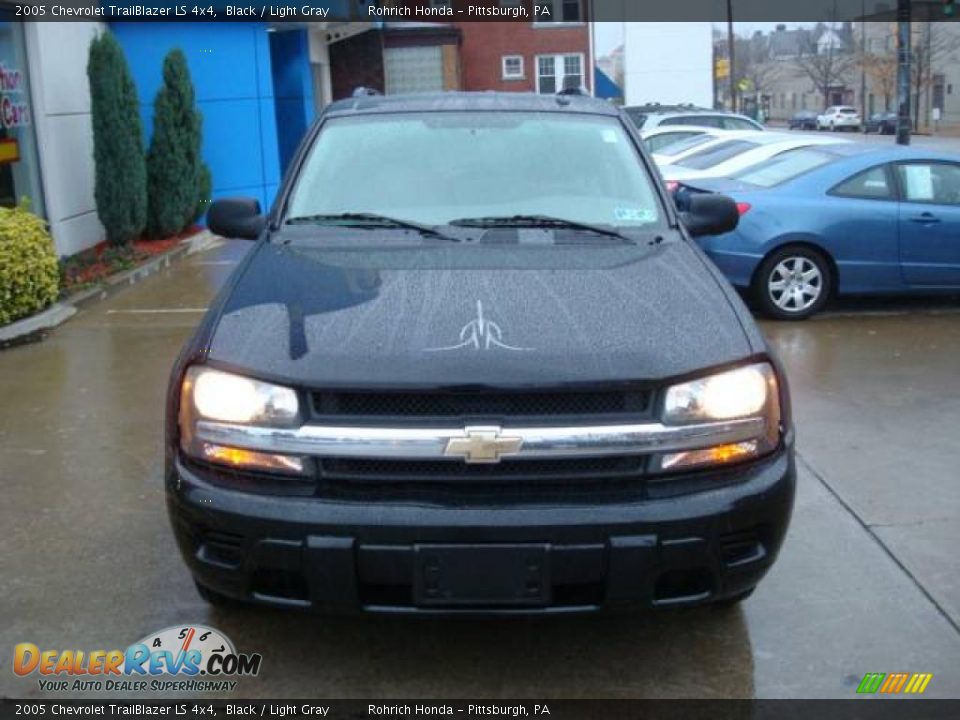 2005 Chevrolet TrailBlazer LS 4x4 Black / Light Gray Photo #7