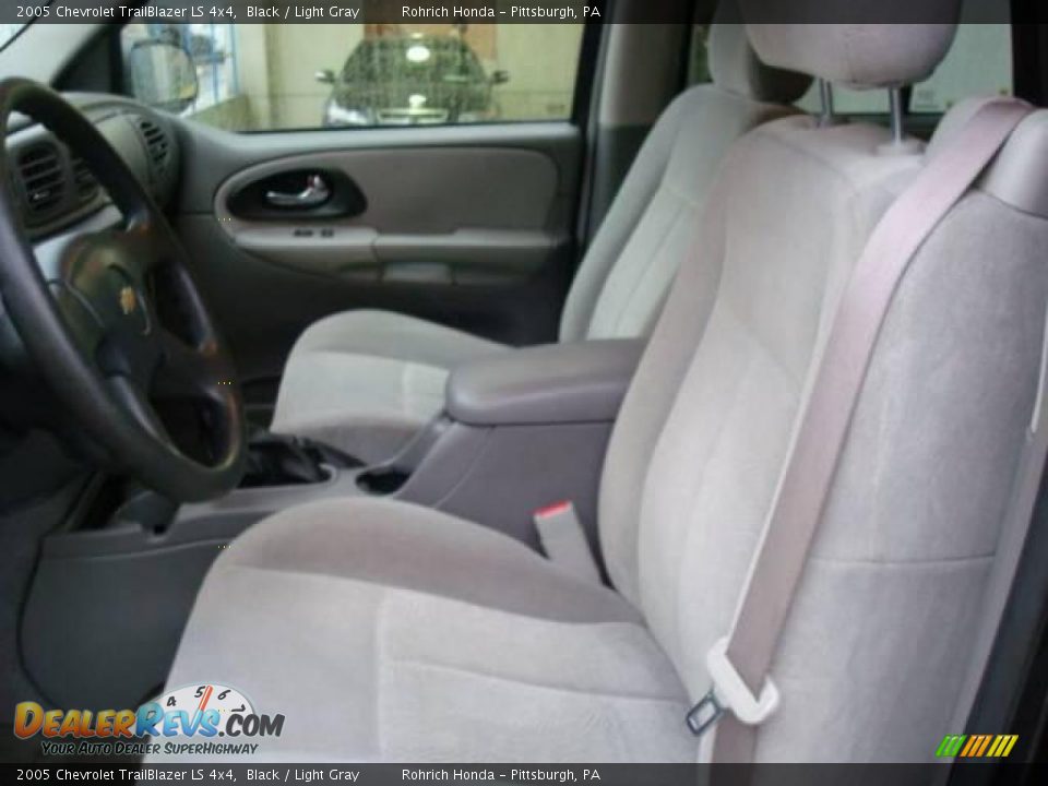 2005 Chevrolet TrailBlazer LS 4x4 Black / Light Gray Photo #10