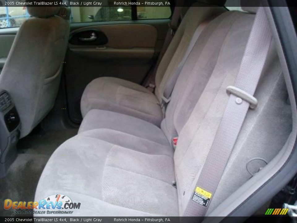 2005 Chevrolet TrailBlazer LS 4x4 Black / Light Gray Photo #11