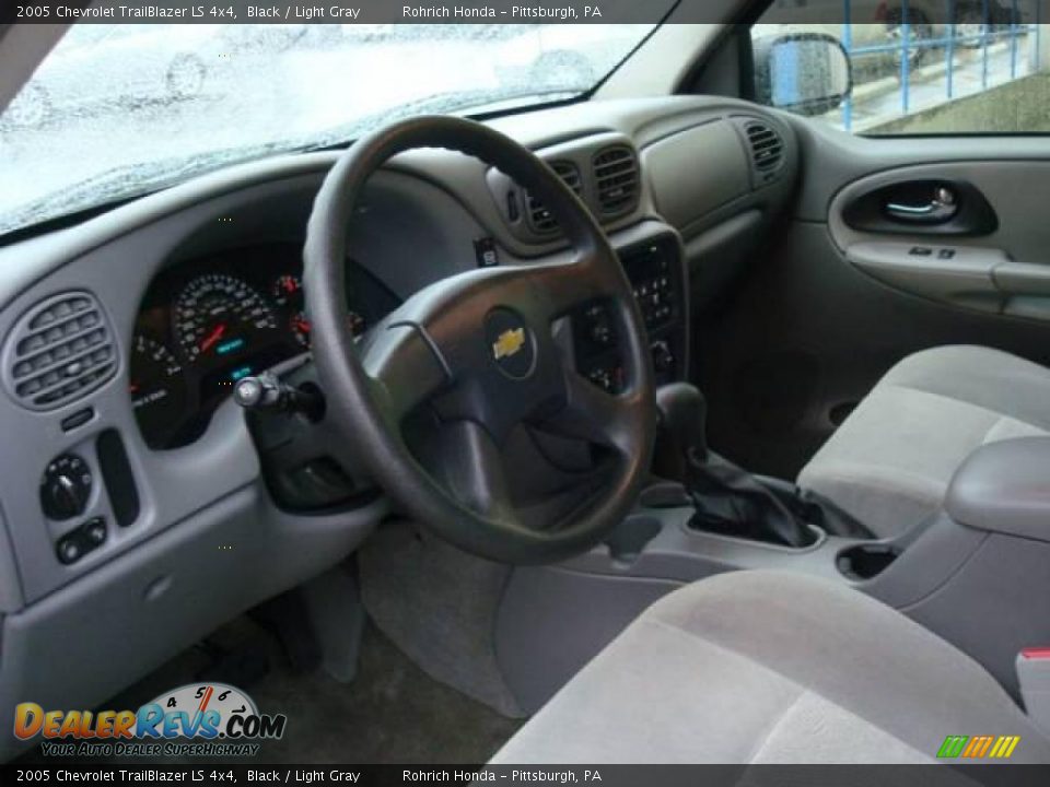2005 Chevrolet TrailBlazer LS 4x4 Black / Light Gray Photo #15