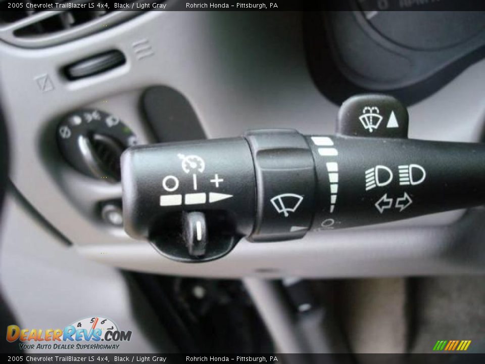 2005 Chevrolet TrailBlazer LS 4x4 Black / Light Gray Photo #16