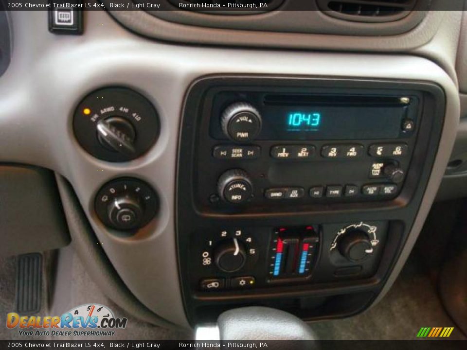 2005 Chevrolet TrailBlazer LS 4x4 Black / Light Gray Photo #18