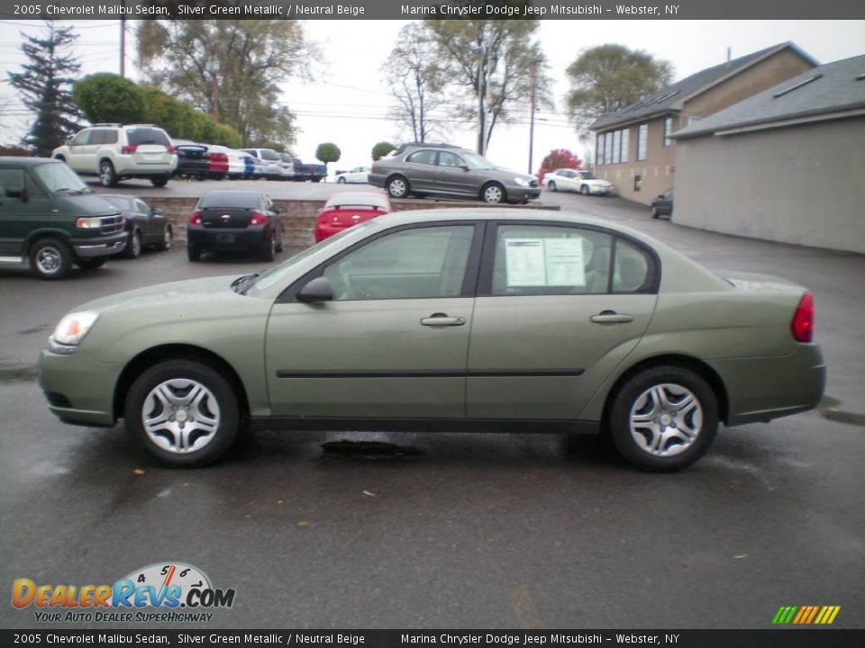 2005 Chevrolet Malibu Sedan Silver Green Metallic / Neutral Beige Photo #2