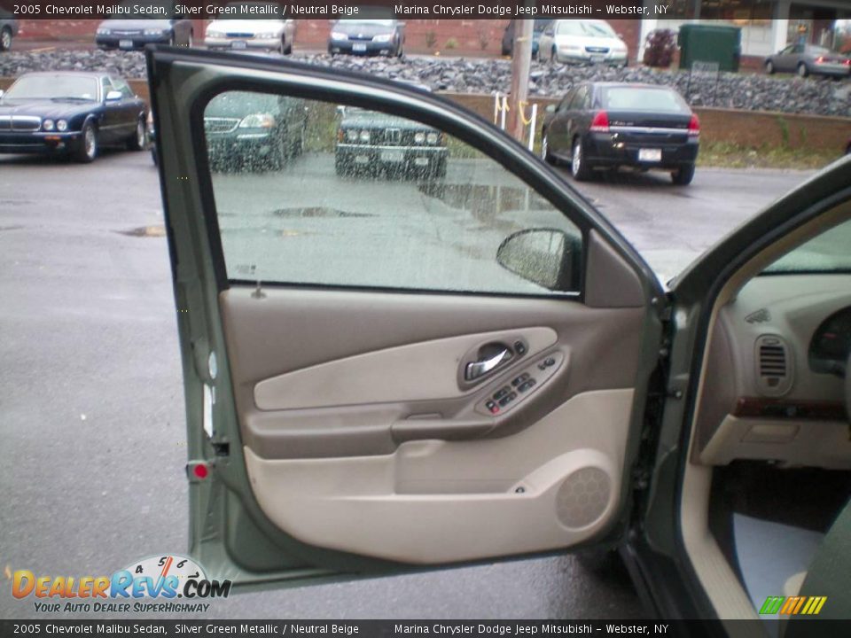 2005 Chevrolet Malibu Sedan Silver Green Metallic / Neutral Beige Photo #9
