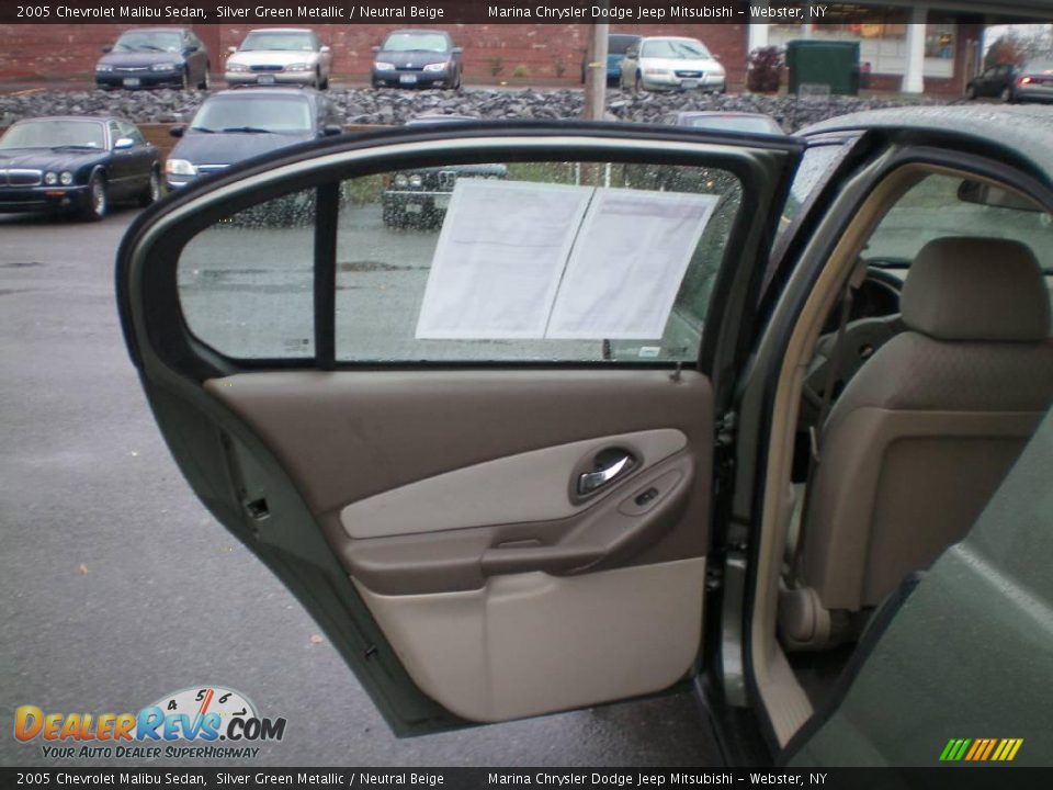 2005 Chevrolet Malibu Sedan Silver Green Metallic / Neutral Beige Photo #11
