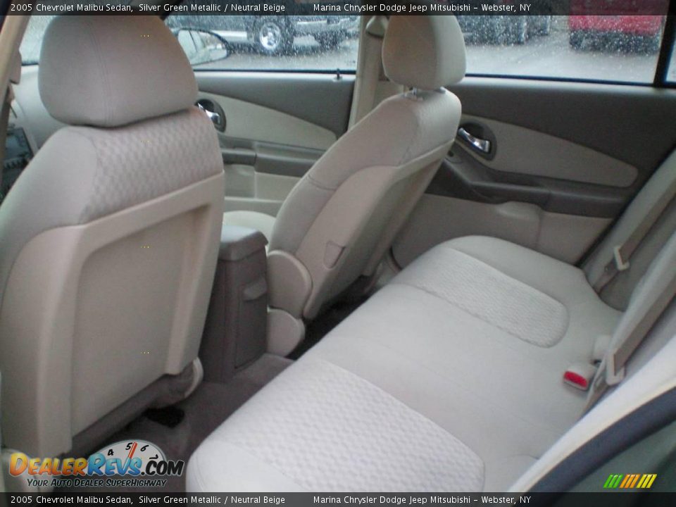 2005 Chevrolet Malibu Sedan Silver Green Metallic / Neutral Beige Photo #12