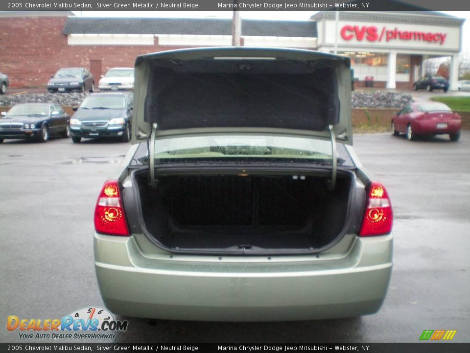 2005 Chevrolet Malibu Sedan Silver Green Metallic / Neutral Beige Photo #13