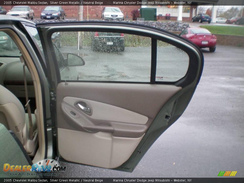2005 Chevrolet Malibu Sedan Silver Green Metallic / Neutral Beige Photo #15