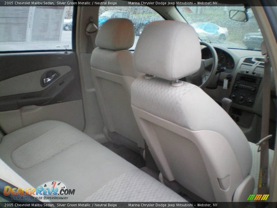 2005 Chevrolet Malibu Sedan Silver Green Metallic / Neutral Beige Photo #16