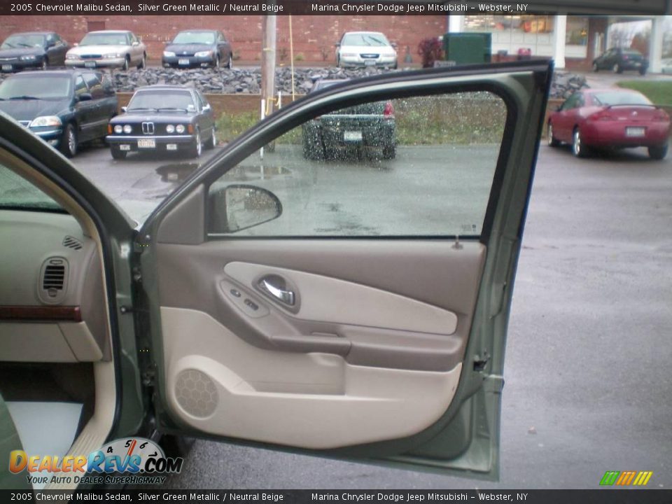 2005 Chevrolet Malibu Sedan Silver Green Metallic / Neutral Beige Photo #17