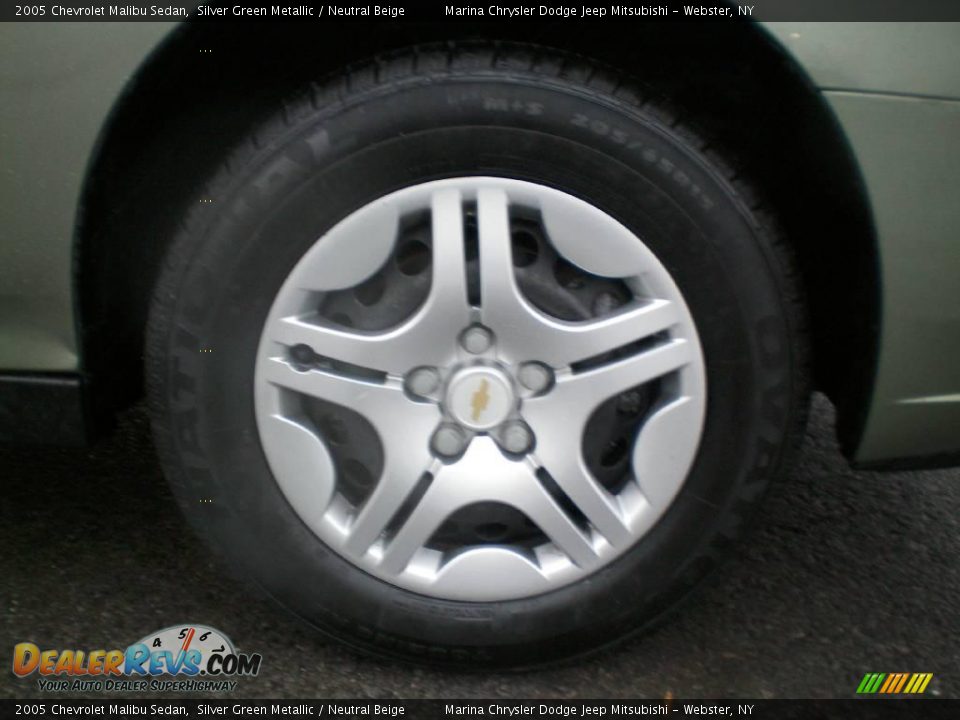 2005 Chevrolet Malibu Sedan Silver Green Metallic / Neutral Beige Photo #19
