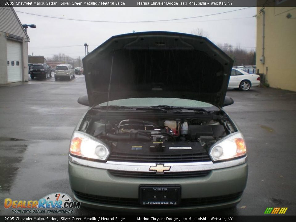2005 Chevrolet Malibu Sedan Silver Green Metallic / Neutral Beige Photo #20
