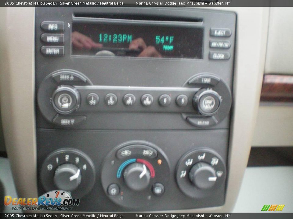 2005 Chevrolet Malibu Sedan Silver Green Metallic / Neutral Beige Photo #24