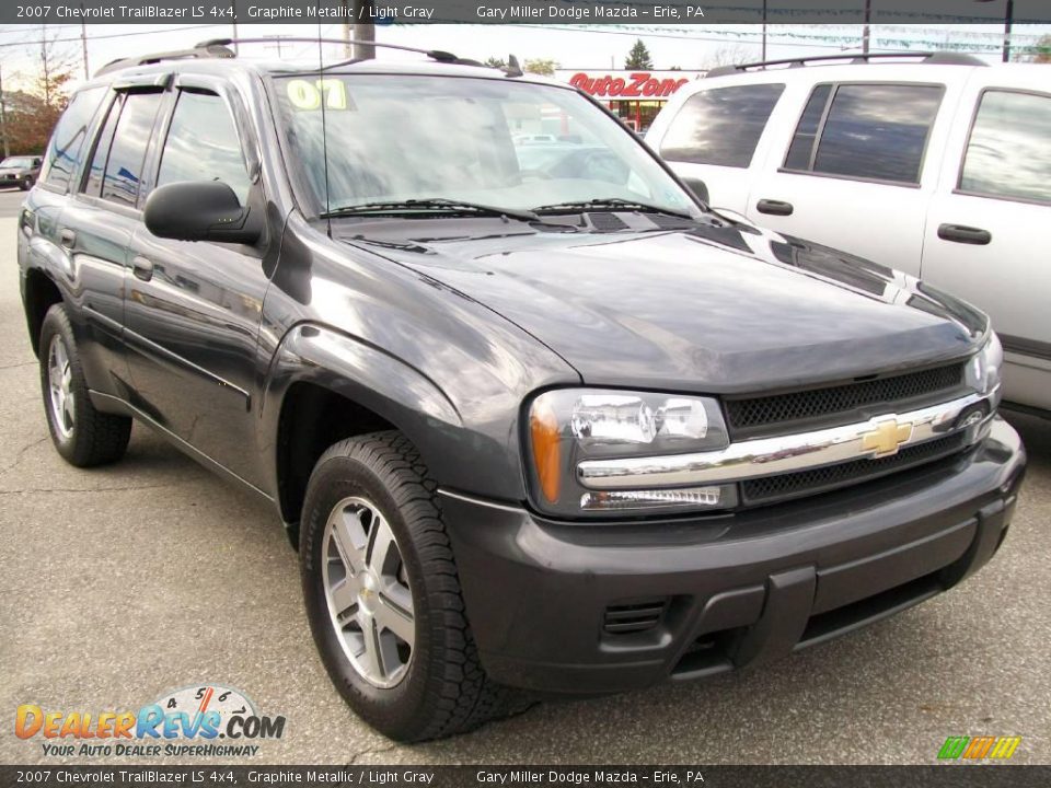 2007 Chevrolet TrailBlazer LS 4x4 Graphite Metallic / Light Gray Photo #8