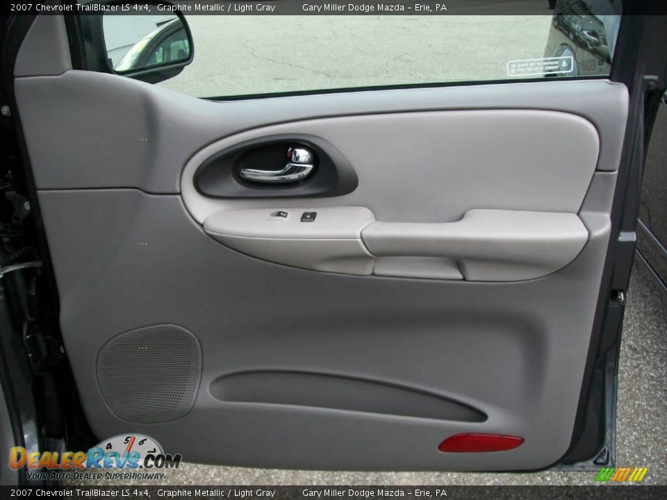 2007 Chevrolet TrailBlazer LS 4x4 Graphite Metallic / Light Gray Photo #11