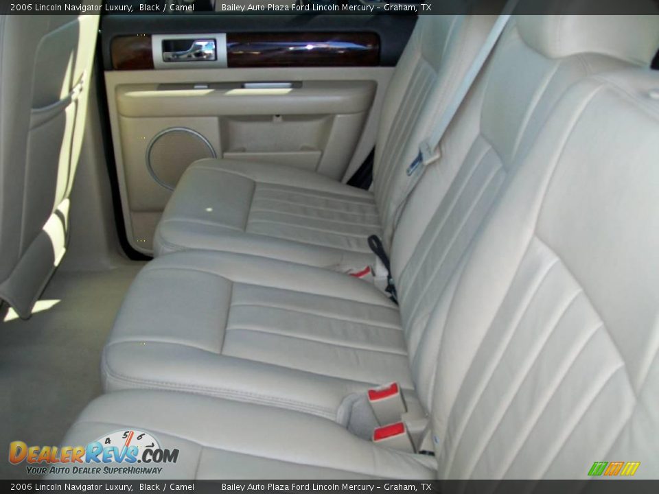 2006 Lincoln Navigator Luxury Black / Camel Photo #4