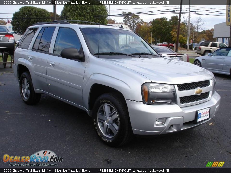 2009 Chevrolet TrailBlazer LT 4x4 Silver Ice Metallic / Ebony Photo #2