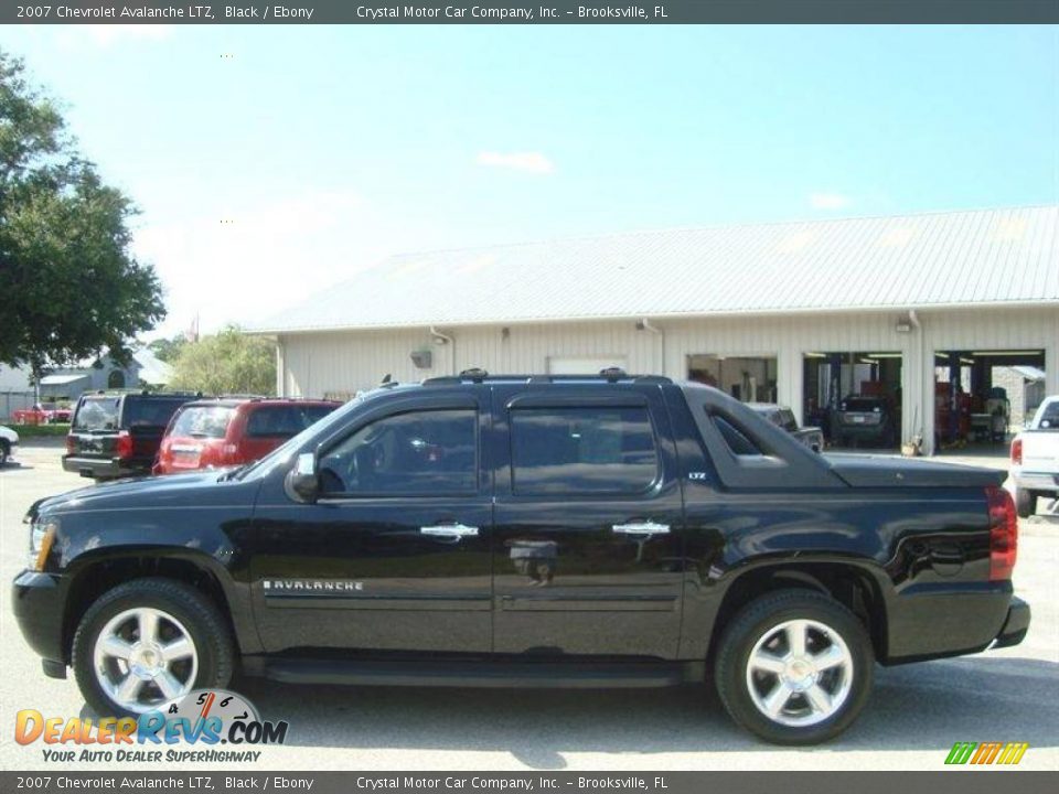 2007 Chevrolet Avalanche LTZ Black / Ebony Photo #2