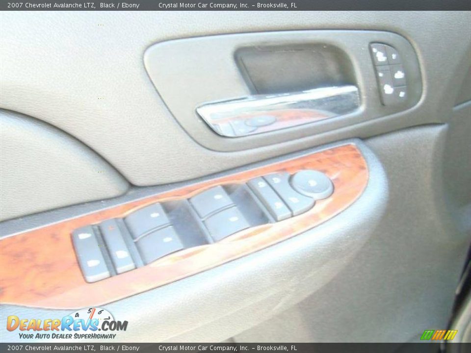 2007 Chevrolet Avalanche LTZ Black / Ebony Photo #16